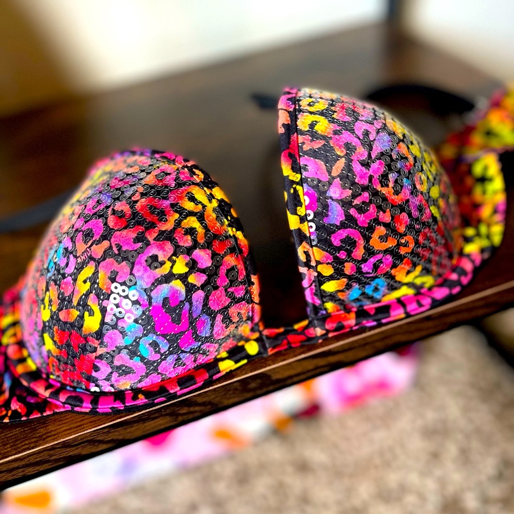 VS PINK — Sequined Leopard Bra